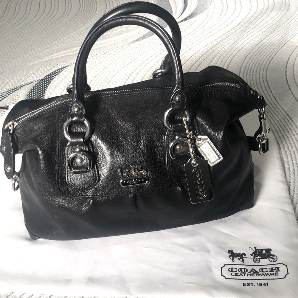 Coach black leather bag L0871-12937. Interior satin purple fabric.